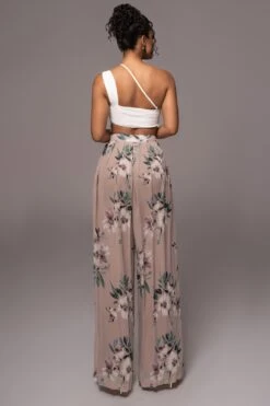 Purple Floral Josette Wide-Leg Pleated Pants 18 Purple Floral Josette Wide-Leg Pleated Pants -Lady Clothing Store PRODUCT JUL132023 CHIFFON 44