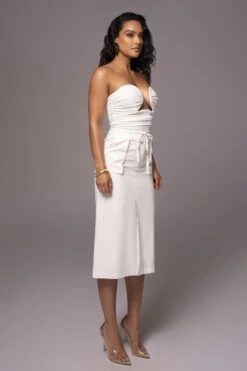 White Riviera Linen Skirt 12 White Riviera Linen Skirt -Lady Clothing Store PRODUCT JUNE82023 NEWARRIVALS 82