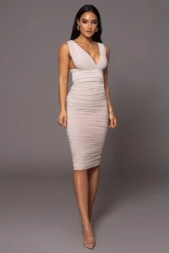 Seashell Edge Of Romance Midi Dress